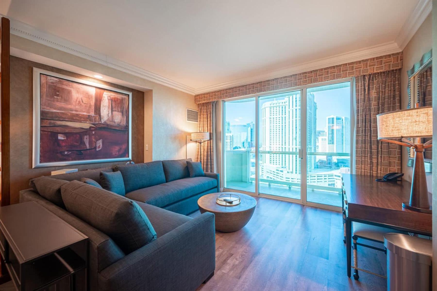 Holiday home No Fee Strip View Balcony+ Free Valet+ Pool