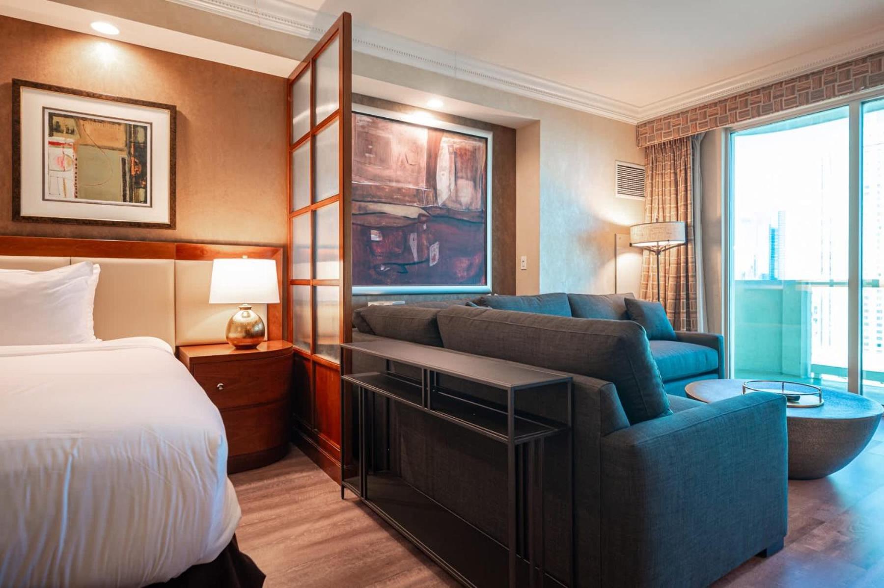 No Fee Strip View Balcony+ Free Valet+ Pool Holiday home *