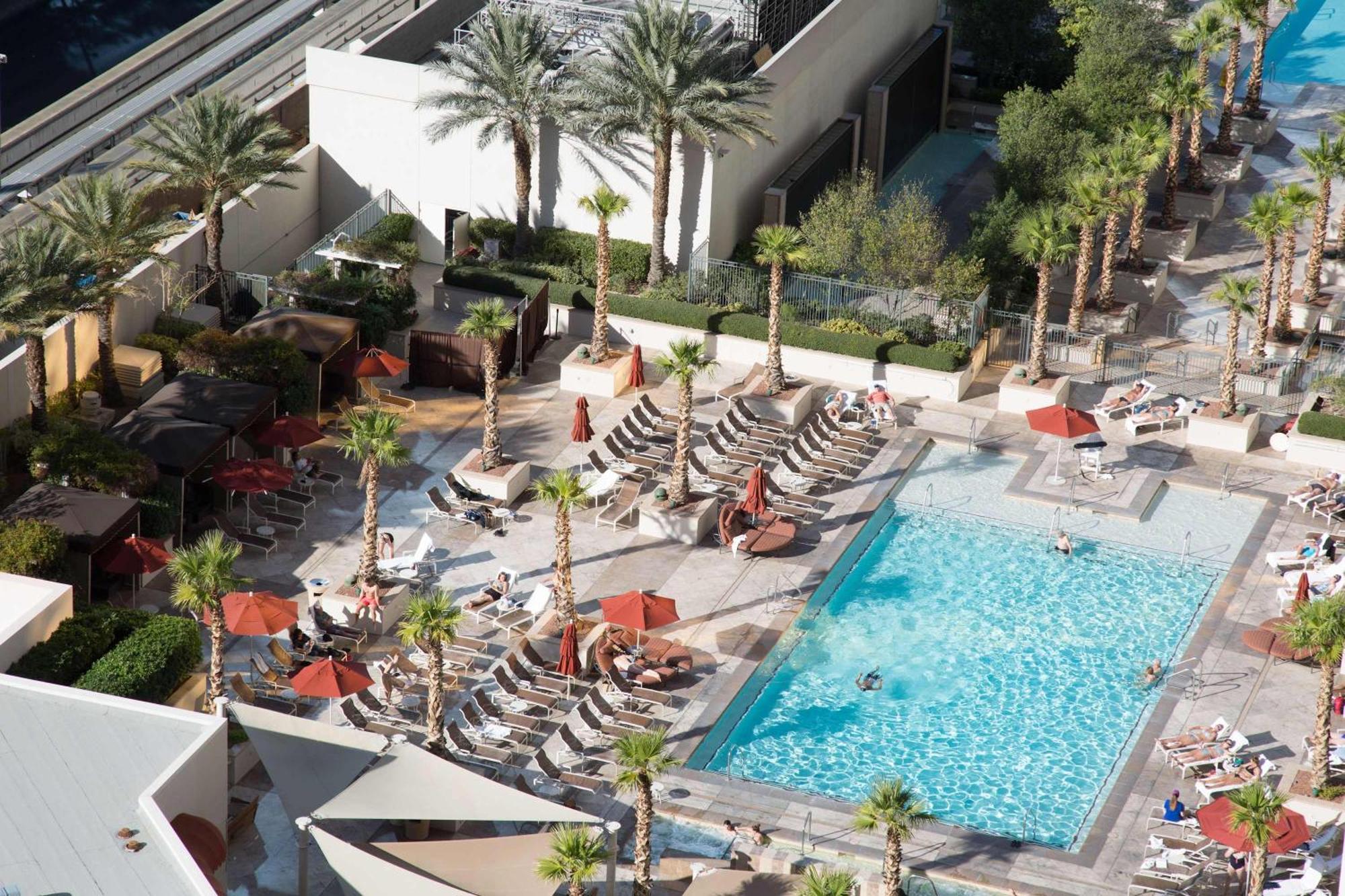 No Fee Strip View Balcony+ Free Valet+ Pool * Las Vegas